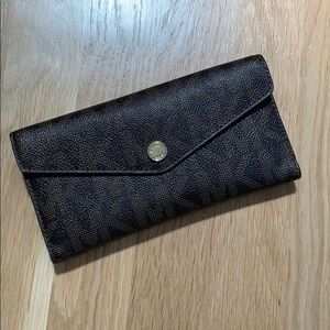 🌶 Gorgeous Michael Kors Wallet🌶